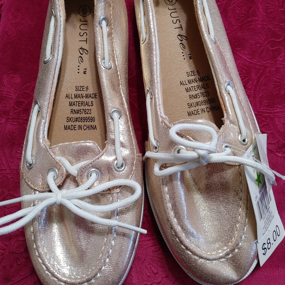 NWT BEAUTIFUL ROSEGOLD BOAT SHOES